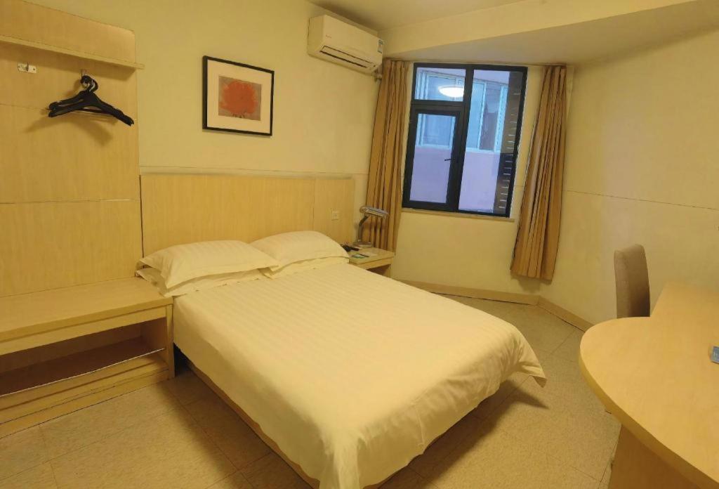 Magnotel Business New International Exhibition Center Hotel