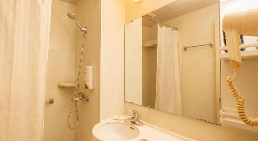 Magnotel Business New International Exhibition Center Hotel